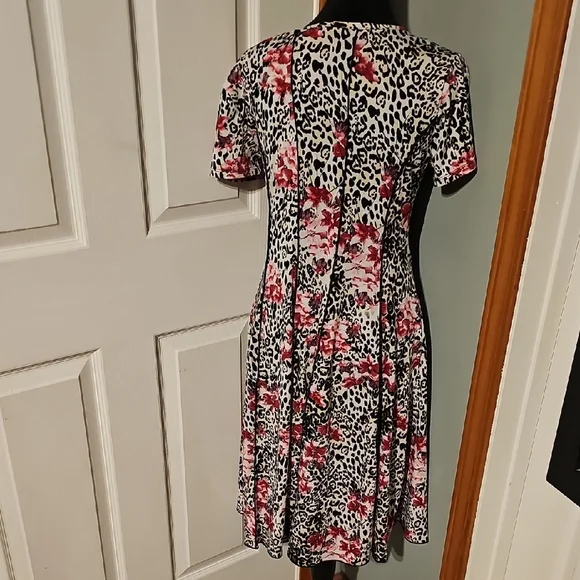 Sami & Jo Red and Black Short Sleeve Midi Dress - Picture 3 of 4